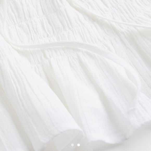 H&M Puff-Sleeved Peplum Blouse - Picture 2 of 7